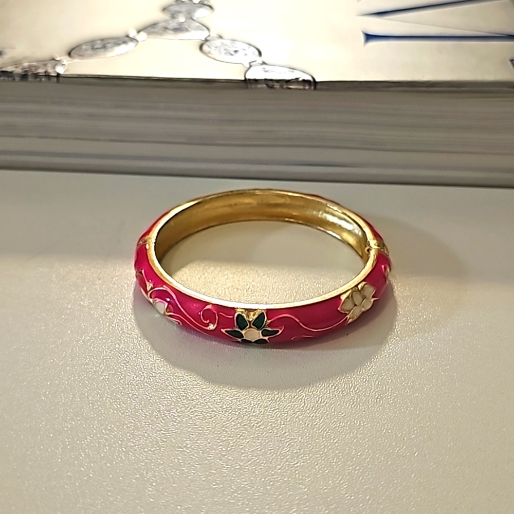 Vintage Gold Tone Enamel Flower Design Cuff Clamper Bracelet.